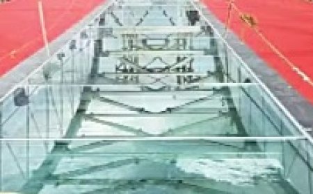 समुद्र पर बने देश के पहले कांच के पुल पर आवाजाही शुरू