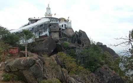 धार्मिक पर्यटन : शक्तिरूपा मां बम्लेश्वरी का प्रसिद्ध मंदिर श्रद्धालुओं की आस्था का केन्द्र