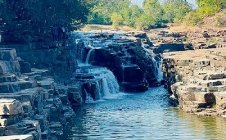 पर्यटकों के लिए आकर्षण का केंद्र बना दुड़मा वाटरफॉल