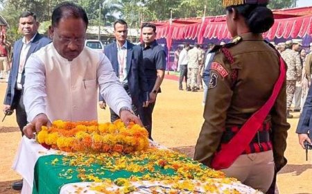 मुख्यमंत्री ने शहीद जवानों को पुष्पचक्र अर्पित कर दी भावभीनी श्रद्धांजलि