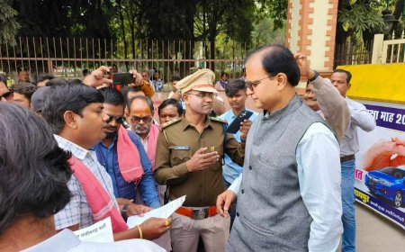 छत्तीसगढिय़ा संस्कृति के सम्मान म छत्तीसगढिय़ा क्रांति सेना अउ जोहार छत्तीसगढ़ पार्टी मैदान म, छत्तीसगढिय़ा लइका मन ल फर्जी डिग्री बांटने वाला मॉडर्न इंस्टीट्यूट के खिलाफ कार्यवाही करे बर करे गिस प्रदर्शन अउ सउपे गिस ज्ञापन...