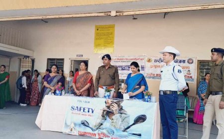 गुरुकुल महिला महाविद्यालय के छात्रों को यातायात नियमों की जानकारी दी गई