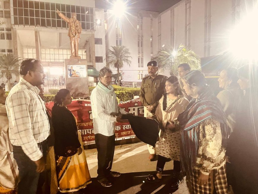 डॉ मुकेश शाह के जन्मदिन पर वक्ता मंच द्वारा कंबल वितरण किया गया