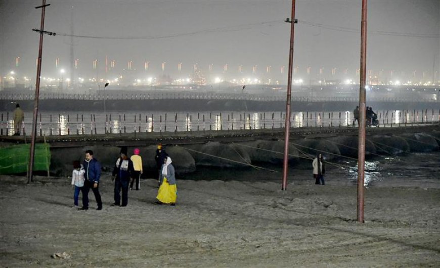 प्रयागराज महाकुंभ 2025 की तैयारियों का रात में विहंगम नजारा....