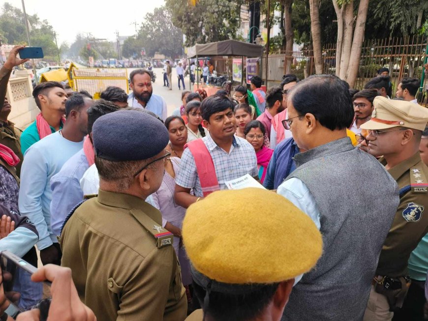 छत्तीसगढिय़ा संस्कृति के सम्मान म छत्तीसगढिय़ा क्रांति सेना अउ जोहार छत्तीसगढ़ पार्टी मैदान म, छत्तीसगढिय़ा लइका मन ल फर्जी डिग्री बांटने वाला मॉडर्न इंस्टीट्यूट के खिलाफ कार्यवाही करे बर करे गिस प्रदर्शन अउ सउपे गिस ज्ञापन...