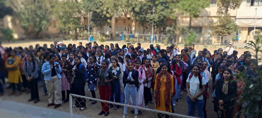 गुरुकुल महिला महाविद्यालय के छात्रों को यातायात नियमों की जानकारी दी गई