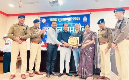 वक्ता मंच को यातायात विभाग  द्वारा सम्मानित किया गया