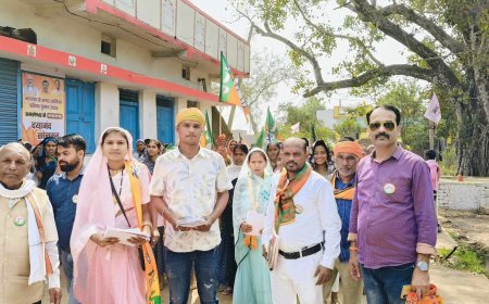 दयानंद का सघन जनसंपर्क जारी ,मतदाताओ को अटल विश्वास ,घोषणा पत्र से भी अवगत करा रहे हैं