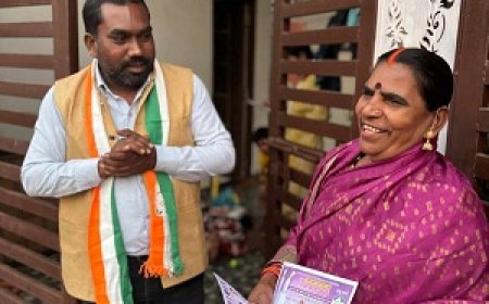 डोर टू डोर  जनसंपर्क  कर अपने वार्ड वासियों से मिल रहें हैं ओम प्रकाश साहू