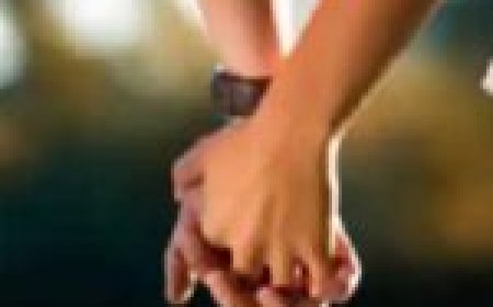 चॉकलेट की मिठास के साथ लें प्यार का मजा, इन रोमांटिक और मजेदार तरीकों से पार्टनर को खास महसूस कराएं