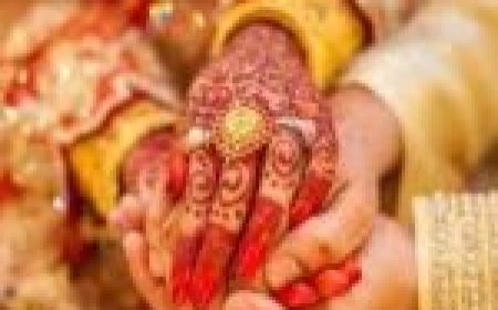 सहेलियों संग भागी दुल्हन… खिड़की से कूद गया दूल्हा…  पढ़े पूरी खबर…