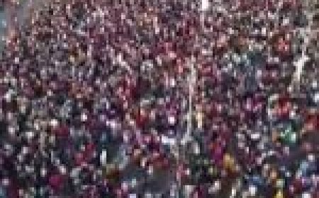 महाकुंभ में वीकेंड खत्म होने के बाद भी उमड़ रही श्रद्धालुओं की भीड़… सुबह से 40 लाख ने किया स्नान…