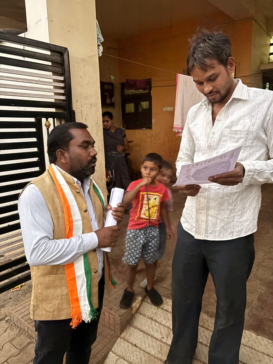 डोर टू डोर  जनसंपर्क  कर अपने पक्ष में मतदान करने का अपील कर रहे हैं  -- ओम प्रकाश साहू