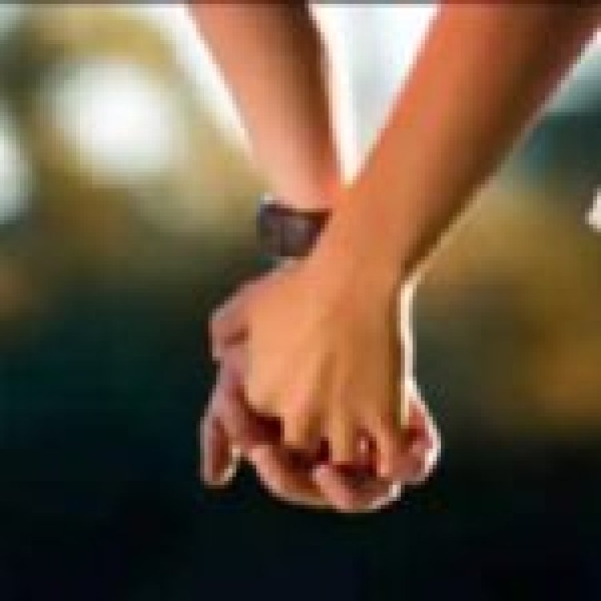 चॉकलेट की मिठास के साथ लें प्यार का मजा, इन रोमांटिक और मजेदार तरीकों से पार्टनर को खास महसूस कराएं