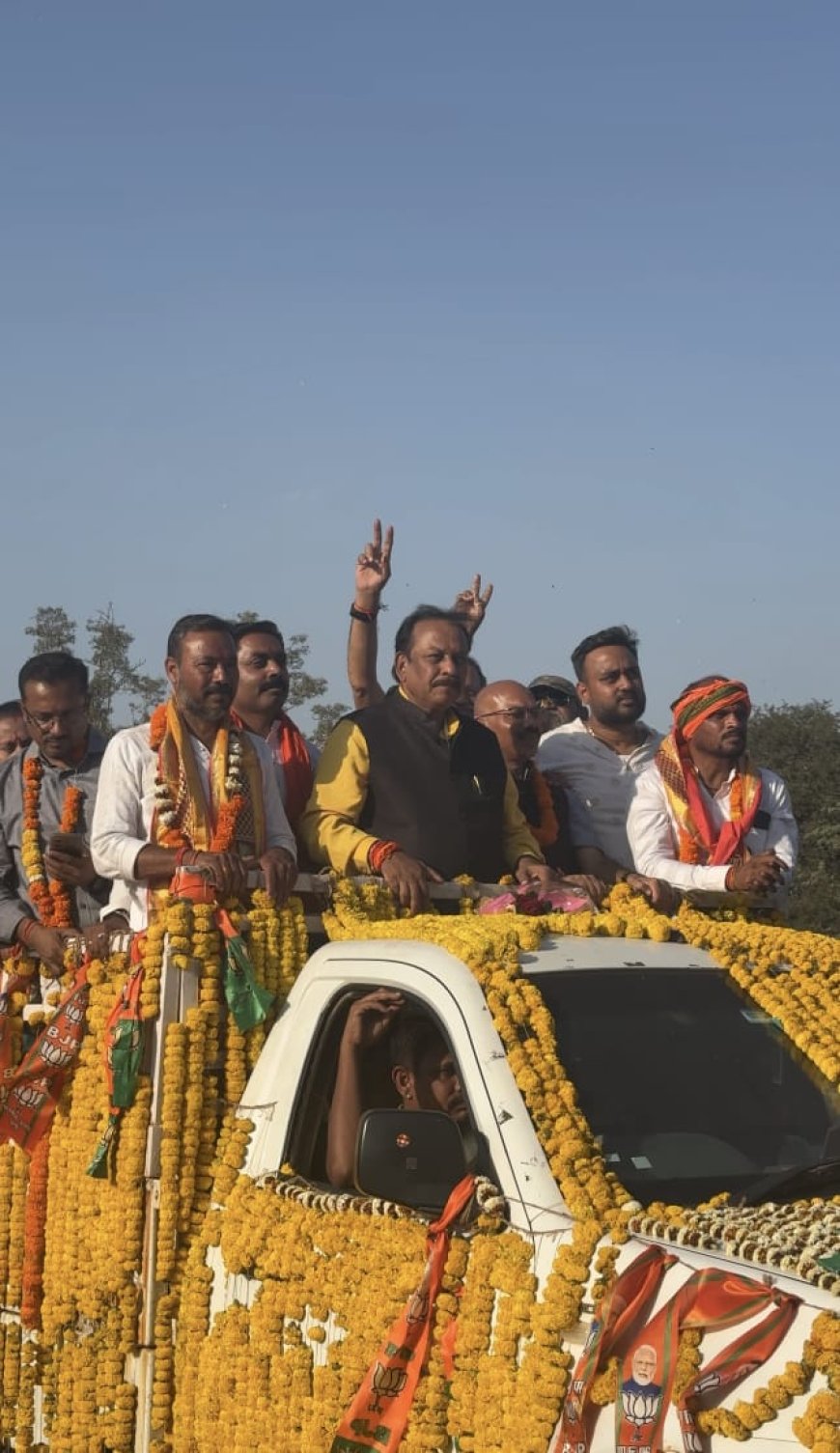 विजय बघेल के नेतृत्व में विशाल विजय रैली निकाल कर दयानंद ने नगर वासियों का माना आभार