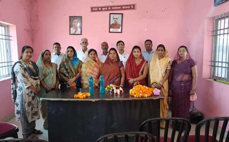 ग्राम पंचायत घुुघवा ( क) में नवनिर्वाचित सरपंच  शैलेंन्दरी  (ढाल सिंह साहू )एवं पंचो  ने ली   पद एवँ ,गोपनियता की शपथ