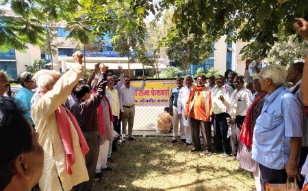 9 सूत्रीय मांगों को लेकर जलसंसाधन विभाग में पेंशनरों ने नवा रायपुर में नारेबाजी कर जंगी प्रदर्शन किया