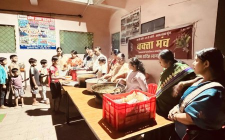 वक्ता मंच द्वारा आवासीय बालक छात्रावास के बच्चों को रात्रि भोज दिया गया बच्चे फौजी बनकर देश सेवा करना चाहते है