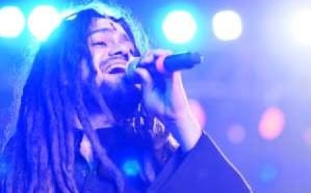 युग राम राज का आ गया........, सराज रघुवंशी ने अपनी मधुर आवाज़ और भक्ति गीतों से मंदिर परिसर को मंत्रमुग्ध किया