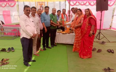 स्वर्गीय  गीता साहू की आत्मा बरगद पेड़ के रूप में लंबे समय तक दिखाई देगा , दशगात्र  कार्यक्रम में छत्तीसगढ़ पर्यावरण मित्र समिति  ने बरगद के पौधे उनके परिजनो को  भेंट किये