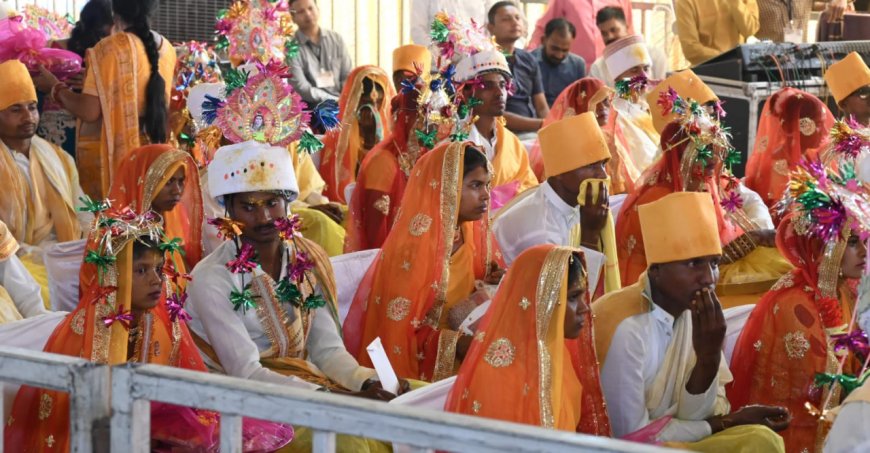 जुड़े रिश्ते और संवरे भविष्य : नवविवाहितों को मिला आशीर्वाद
