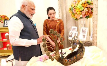 प्रधानमंत्री मोदी ने बढ़ाया छत्तीसगढ़ का मान, थाईलैंड की प्रधानमंत्री को भेंट की डोकरा पीतल की मोर नाव