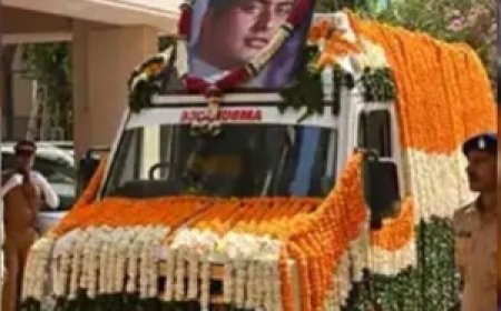 पंचतत्व में विलीन हुए मनोज कुमार, बेटे कुणाल ने दी मुखाग्नि