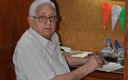 स्वर्गीय गोविंदलाल वोरा की स्मृति में रायपुर प्रेस क्लब में लाइब्रेरी का उद्घाटन