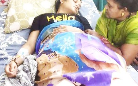 धरने पर बैठी बर्खास्त शिक्षिका को बिच्छू ने मारा डंक, हालत नाजुक