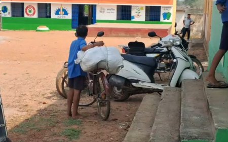 प्राईमरी स्कूल के बच्चों से ढुलवाया गणवेश, प्रधान पाठक समेत 3 को नोटिस