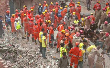 मलबे से निकल रही लाशें... मरने वालों की संख्या बढ़कर आठ हुई, बचाव अभियान जारी