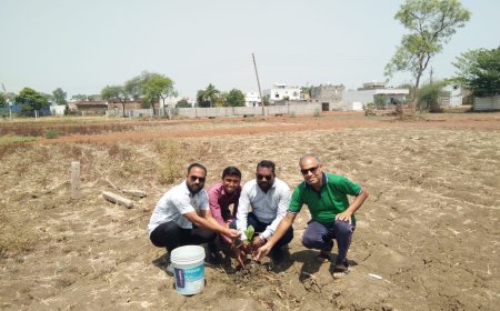 विश्व पृथ्वी दिवस पर नगर पालिका उपाध्यक्ष ओम प्रकाश साहू ने किया पौधारोपण बोले पृथ्वी को प्रदूषण मुक्त रखना हम सब की जिम्मेदारी है