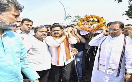 पहलगाम आतंकी हमला : मृतक दिनेश के अंतिम संस्कार में शामिल हुए मुख्यमंत्री साय, बीच में ही अपना दौरा रद्द कर मुंबई से लौटे रायपुर