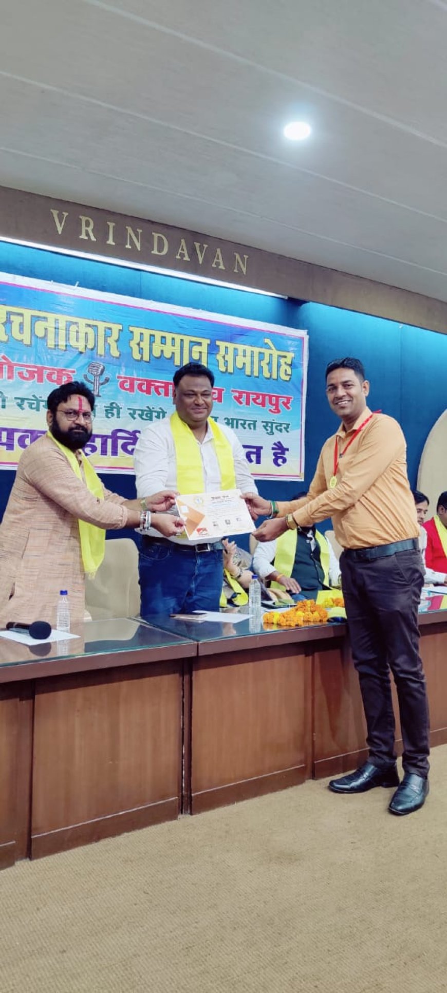 वक्ता मंच द्वारा प्रदेश के 100 रचनाकारों का सम्मान , विमोचन एवं काव्य गोष्ठी संपन्न