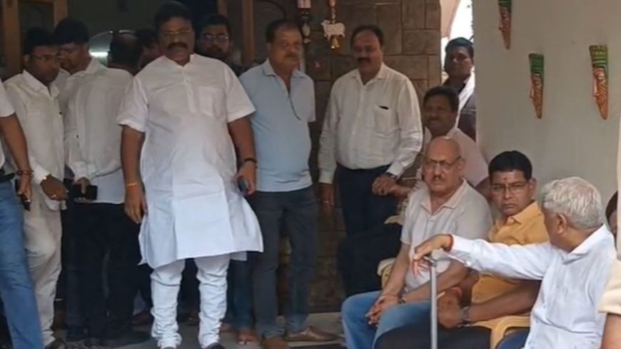 श्रीनगर से विमान में आएगा कारोबारी दिनेश मिरानिया का पार्थिव शरीर, रात 9 बजे तक पहुंचेगा रायपुर, परिजनों से मिलने पहुंचे मंत्री वर्मा…