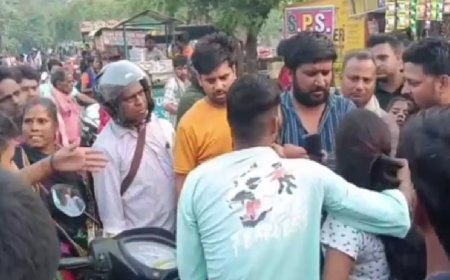 गर्लफ्रेंड के साथ खा रहा था चाउमीन, मां ने देखा तो कर दी बेटे की पिटाई, लड़की को भी घसीटा