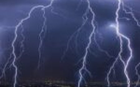 तेज गर्जना के साथ आसमानी बिजली गिरी, युवक का मोबाइल फोन ब्लास्ट, मौके पर ही मौत