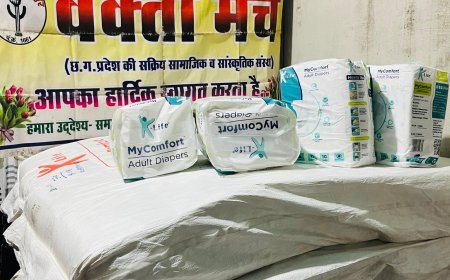 वक्ता मंच प्रशामक वृद्धाश्रम पहुंचा: साल भर के लिये डायपर गिफ्ट किये गये