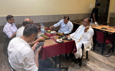 मुख्यमंत्री विष्णुदेव साय ने सिमगा में ढाबा में किया भोजन, स्थानीय लोगों से की आत्मीय बातचीत