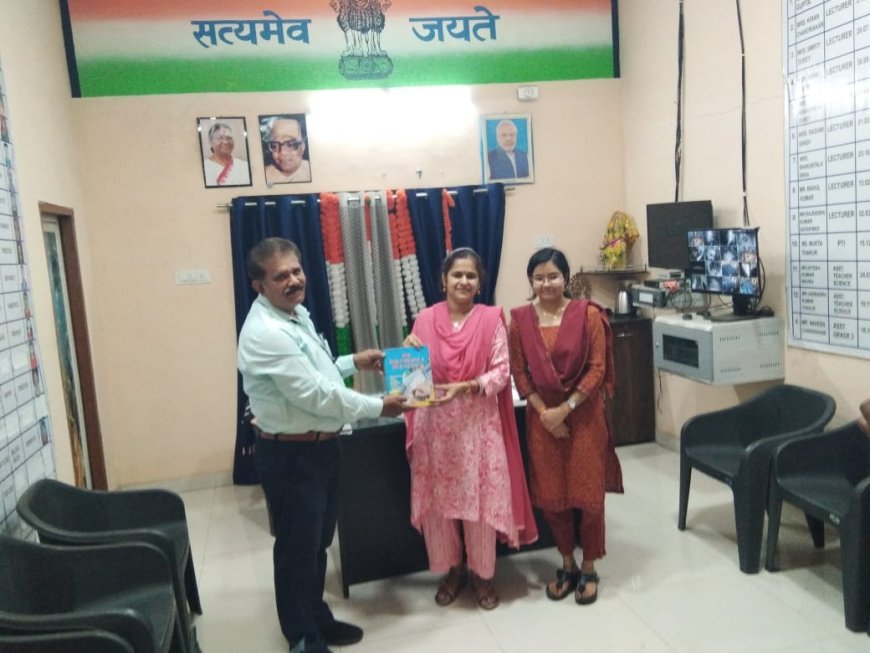 पूर्व सैन्य अधिकारी  टी उन्नीकृष्णन द्वारा स्वामी आत्मानंद उत्कृष्ट अंग्रेजी माध्यम विद्यालय अम्लेश्वर को ज्ञानवर्धक पुस्तकों का दान
