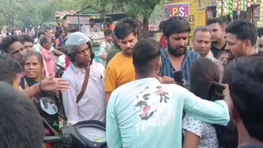 गर्लफ्रेंड के साथ खा रहा था चाउमीन, मां ने देखा तो कर दी बेटे की पिटाई, लड़की को भी घसीटा
