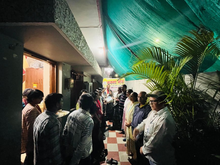 वक्ता मंच प्रशामक वृद्धाश्रम पहुंचा: साल भर के लिये डायपर गिफ्ट किये गये