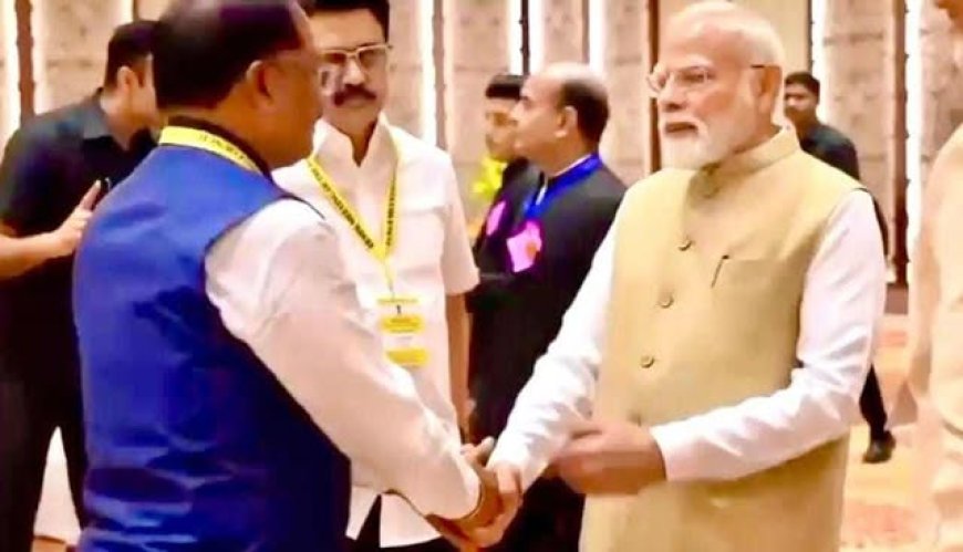 प्रधानमंत्री  नरेंद्र मोदी के समक्ष मुख्यमंत्री साय का आत्मनिर्भर बस्तर विजन