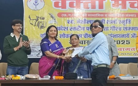 प्रेस क्लब अमलेश्वर के मिडिया प्रभारी ,TGB मिडिया में कार्यरत महेद्र निषाद वक्त  मंच द्वारा सम्मानित हुए
