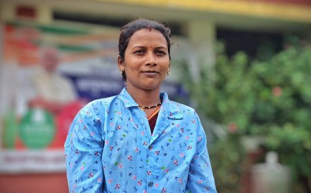 आधार कार्ड बनने तथा नया राशन कार्ड की सौगात मिलने पर अभिभूत हुई दामिन बाई एवं इयन बाई