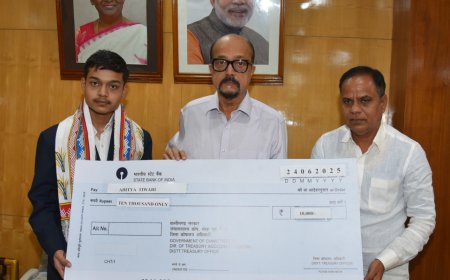 राज्यपाल डेका ने मेधावी छात्र आदित्य का किया सम्मान