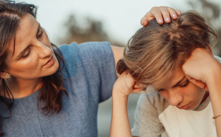 जब 'मैं ठीक हूं' का मतलब 'मैं ठीक नहीं हूं' हो, तब माता-पिता अपने बच्चे का इमोशनल एंकर कैसे बनें?