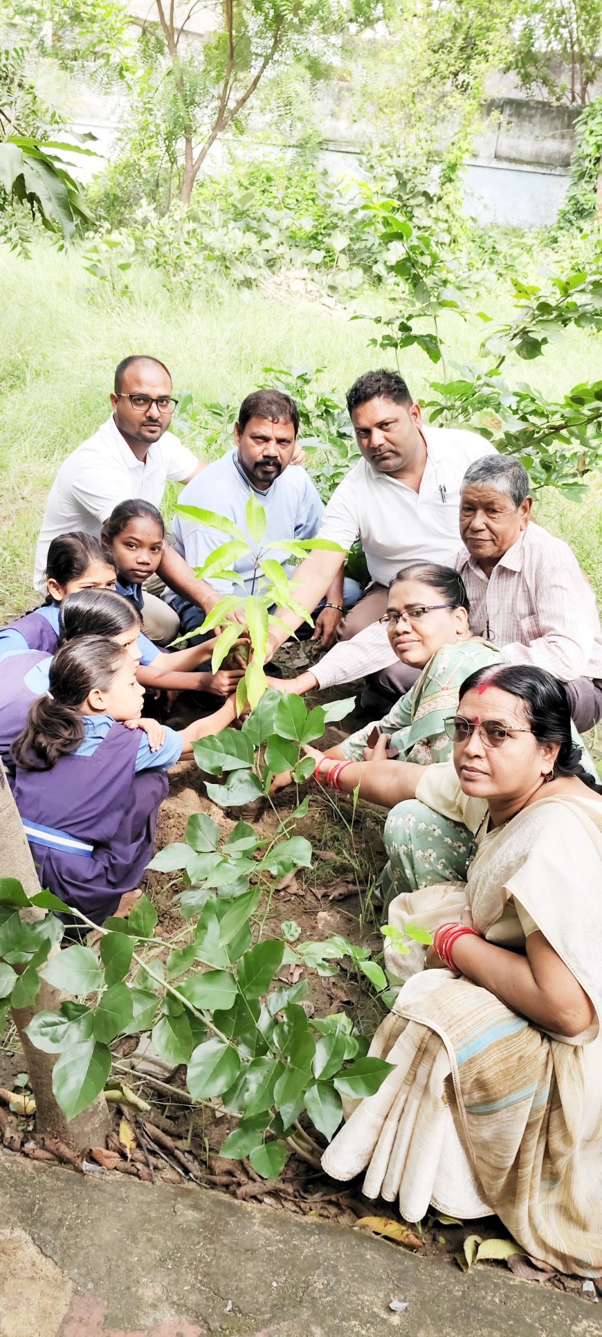 शासकीय उच्चतर माध्यमिक विद्यालय चांदमारी में शाला प्रबंधन एवं विकास समिति की त्रैमासिक बैठक संपन्न