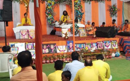 अमलेशवर डीह में शिव महापुराण कथा  आज तीसरे दिन भी जारी ,कथा स्थल  भक्तो  से भरा खचाखच ,हमारे संकृति का सम्मान करना हमारे नैतिक जिमेदारी कामता शरण जी