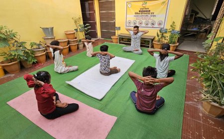 आयुष्मान आरोग्य मंदिर ग्राम मर्रा के तत्वाधान में  नियमित योगाभ्यास